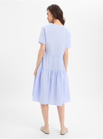 Marie Lund Stufenkleid in hellblau weiß - 0001