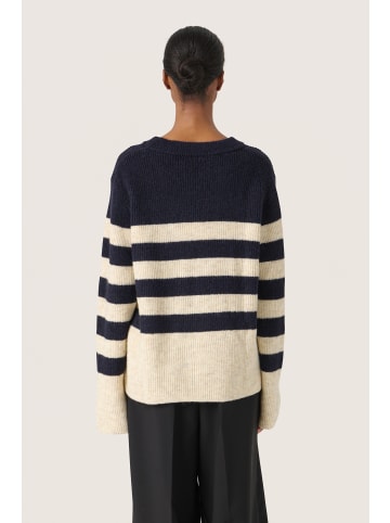 Soaked in Luxury Strickpullover SLSelta Gerade Passform in Night Sky w Sandshell stripe