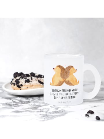 Mr. & Mrs. Panda Teetasse Igel händchenhaltend mit Spruch in Transparent