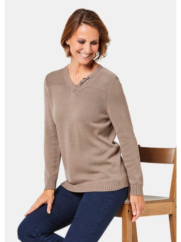 GOLDNER Pullover V-Pullover mit Schmuckelement in taupe