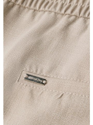 Street One Hose in sheer beige mel.