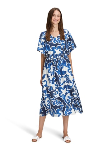 BETTY & CO Sommerkleid mit Blumenprint in Weiß/Dunkelblau
