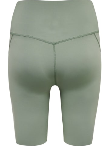 Hummel Short in Grün