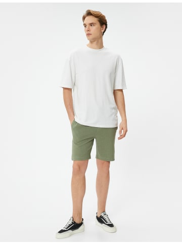 KOTON Shorts in Grün