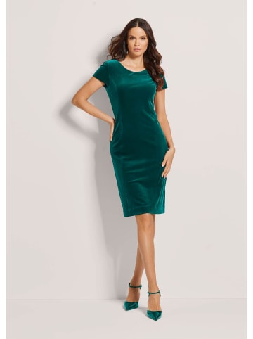 MADELEINE Kurzarm Samtkleid in Midilänge in dunkelgrün