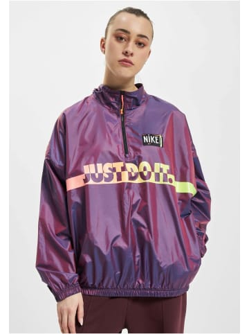 Nike Nike Windbreaker in fuchsia glow/black