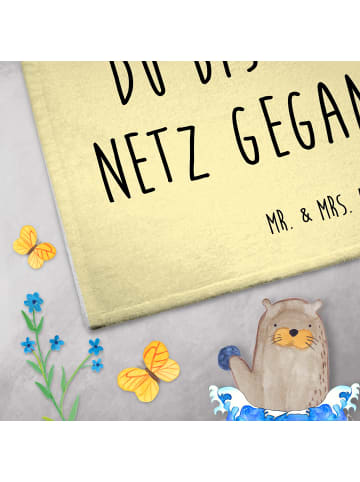 Mr. & Mrs. Panda Gästetuch Spinne Agathe Liebe mit Spruch in Gelb Pastell