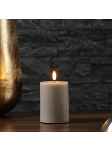 Deluxe Homeart LED Kerze Mia Echtwachs flackernd H: 10cm D: 7,5cm in sandfarben