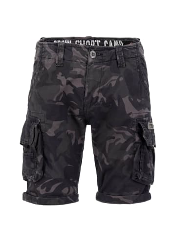 Alpha Industries Cargo Shorts Cargotaschen Streetwear Look in Camouflage
