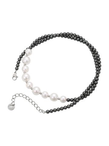 faina Women Beaded Necklace in Silver White Black