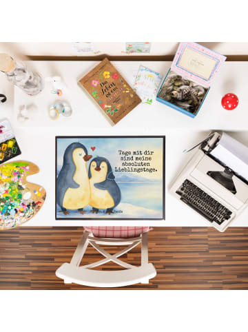 Mr. & Mrs. Panda Schreibunterlage Pinguin umarmen Design mit Spruch in Weiß
