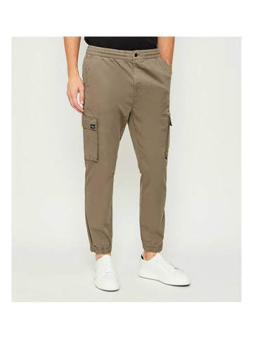 Calvin Klein Schmal geschnittene Cargohose in Braun