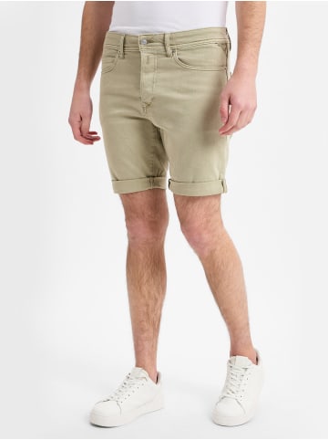 Replay Shorts in schilf