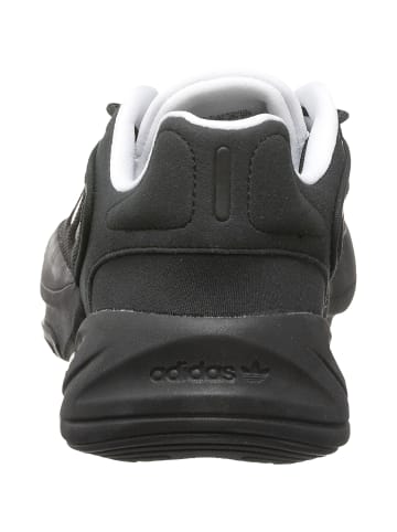 adidas Turnschuhe in core black/white/core black