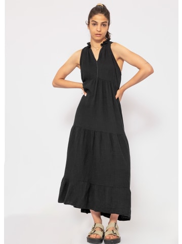 SASSYCLASSY Langes Musselin Kleid mit Volants und V-Ausschnitt in Schwarz