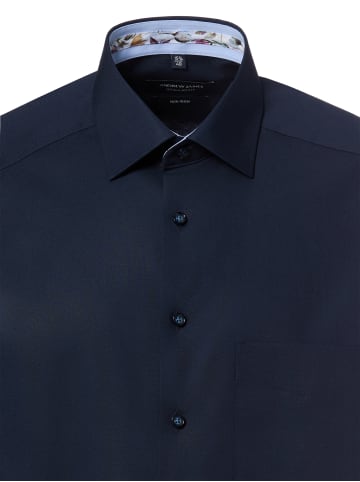 Andrew James Hemd in marine