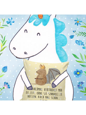 Mr. & Mrs. Panda Kopfkissen Fledermaus Sitzen mit Spruch in Gelb Pastell