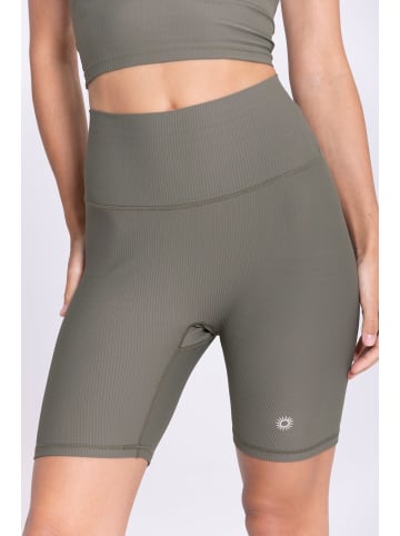 Onamaste Shorts Lotus in Armeegrün