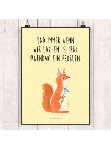 Mr. & Mrs. Panda Wandposter Eichhörnchen Blume mit Spruch in Gelb Pastell
