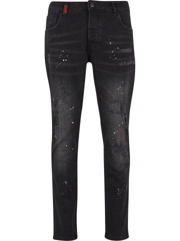 2Y Premium 2Y Premium in black