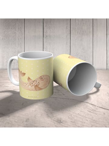 Mr. & Mrs. Panda Kindertasse Robbe Liegen ohne Spruch in Gelb Pastell