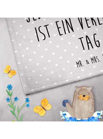 Mr. & Mrs. Panda Gästehandtücher Pinguine Kuscheln mit Spruch in Grau Pastell
