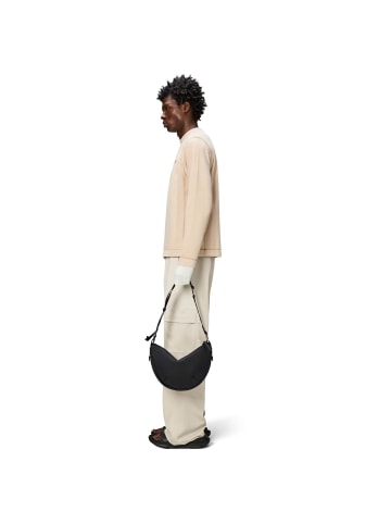 RAINS Valera - Schultertasche 52 cm (cinder glaze) in schwarz