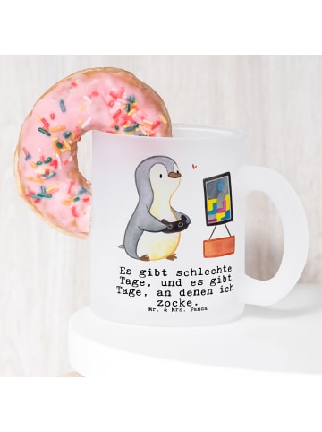 Mr. & Mrs. Panda Teeglas Pinguin Zocken mit Spruch in Transparent