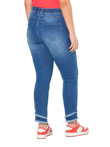 Jeans in dark blue denim