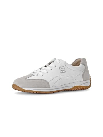 Sneaker low in weiß
