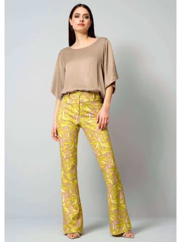 Hose mit grafischem Print in beige / limette