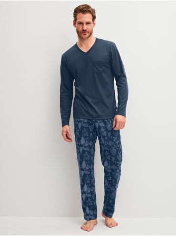 Pyjama in night shadow