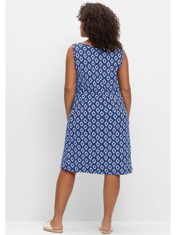 Strandkleid in royalblau-ecru-bedruckt