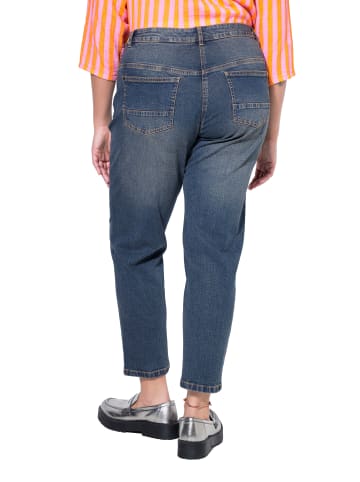 Jeans in dark blue denim