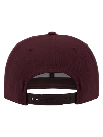 Snapback in maroon/maroon