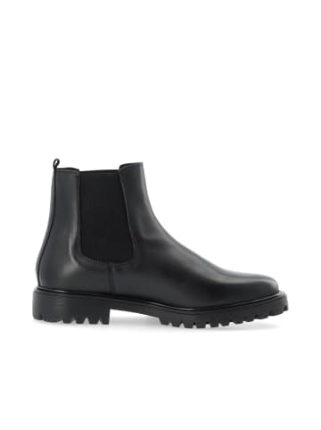 Chelsea Boots in Black