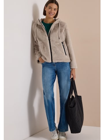 Fake Fur Jacke mit Softshelldetails in Powder Beige