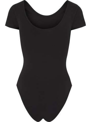Body in black