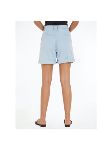 Short in breezy blue