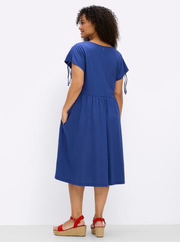 Kleid in royalblau