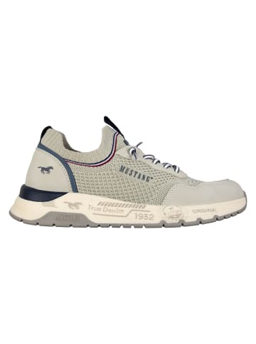 Sneaker in Ivory