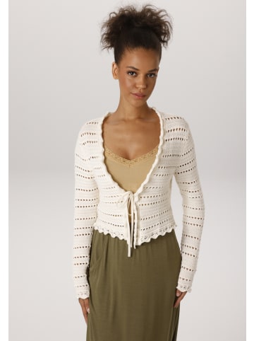 Strickjacke in wollweiß