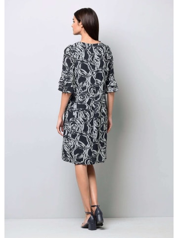 Kleid mit grafischem Dessin in marine