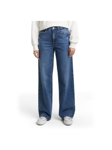 Jeans in mid stone wash denim