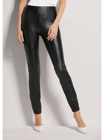 Glanzvolle Stretch-Leggings in Leder-Optik in schwarz