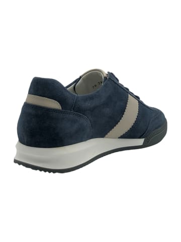 Sportliche Schnürschuhe in Blau