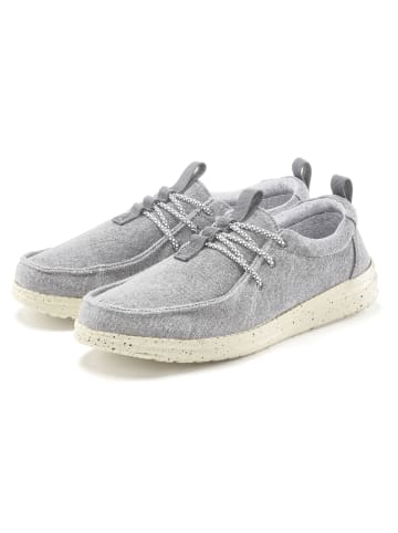 Sneaker in hellgrau