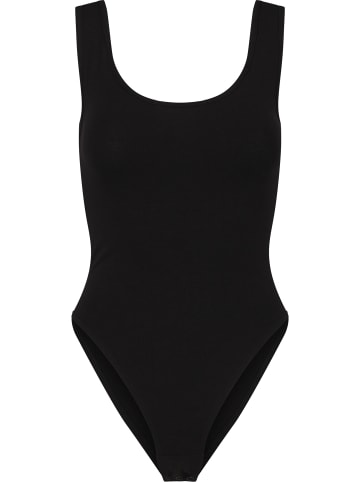 Body in black
