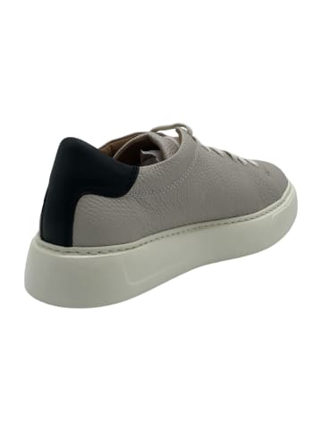 Sportliche Schnürschuhe in Grau