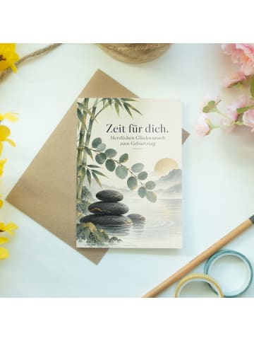 Geburtstagskarte Basaltsteine mit Eukalyptus De... in Weiß